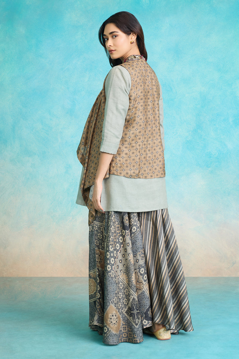 The 'Mani-Malika' Jacket-Kurta-Palazzo Set
