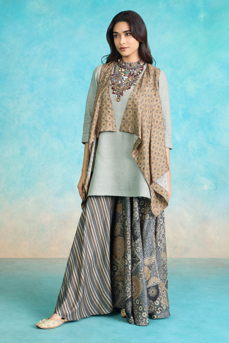 The 'Mani-Malika' Jacket-Kurta-Palazzo Set