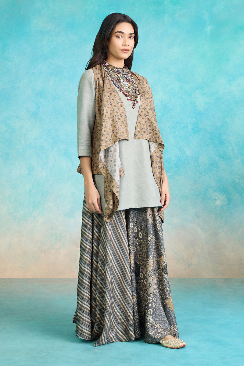 The 'Mani-Malika' Jacket-Kurta-Palazzo Set