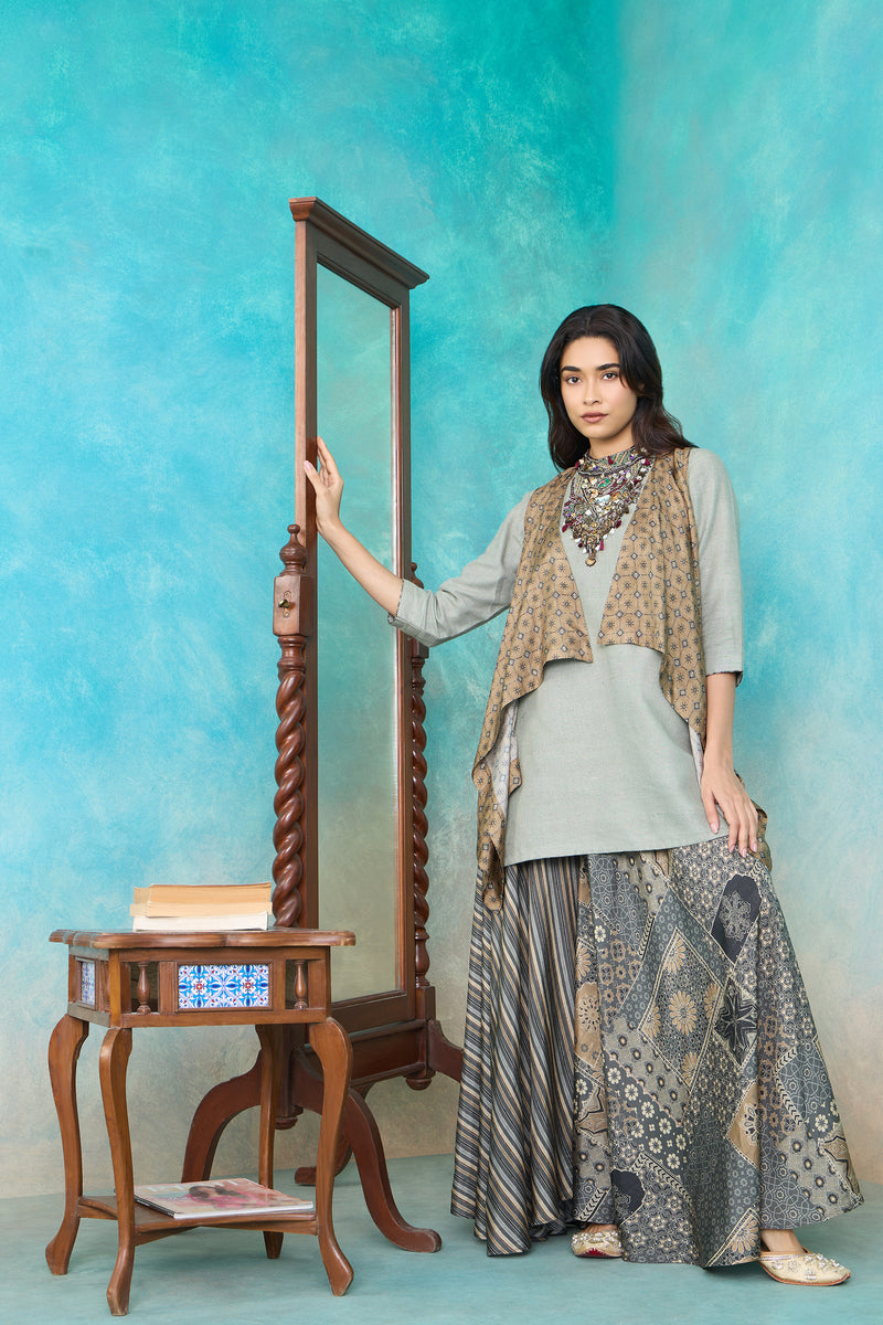 The 'Mani-Malika' Jacket-Kurta-Palazzo Set